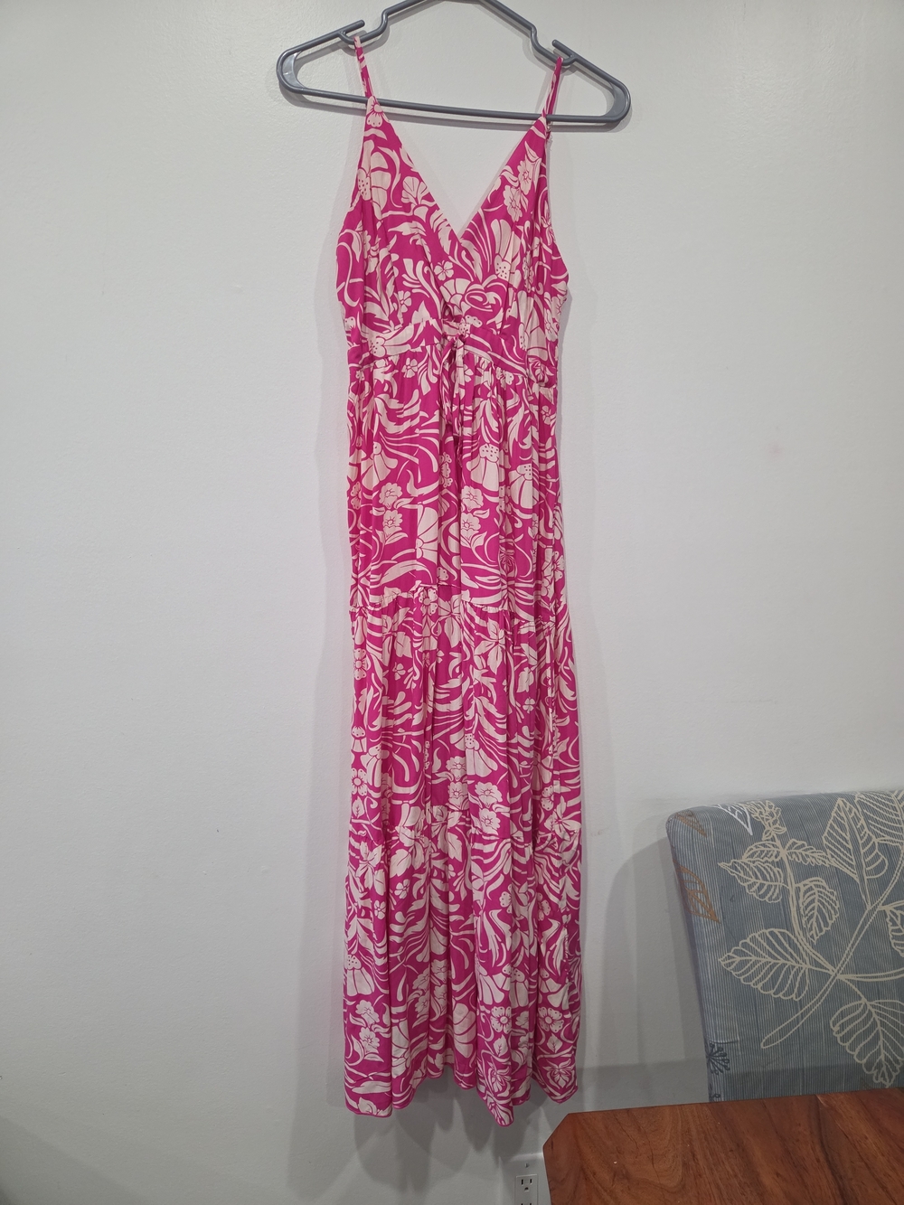 Feminine Pink Floral Maxi Dress with V-Neck and Adjustable Straps - Picture 2 of 3